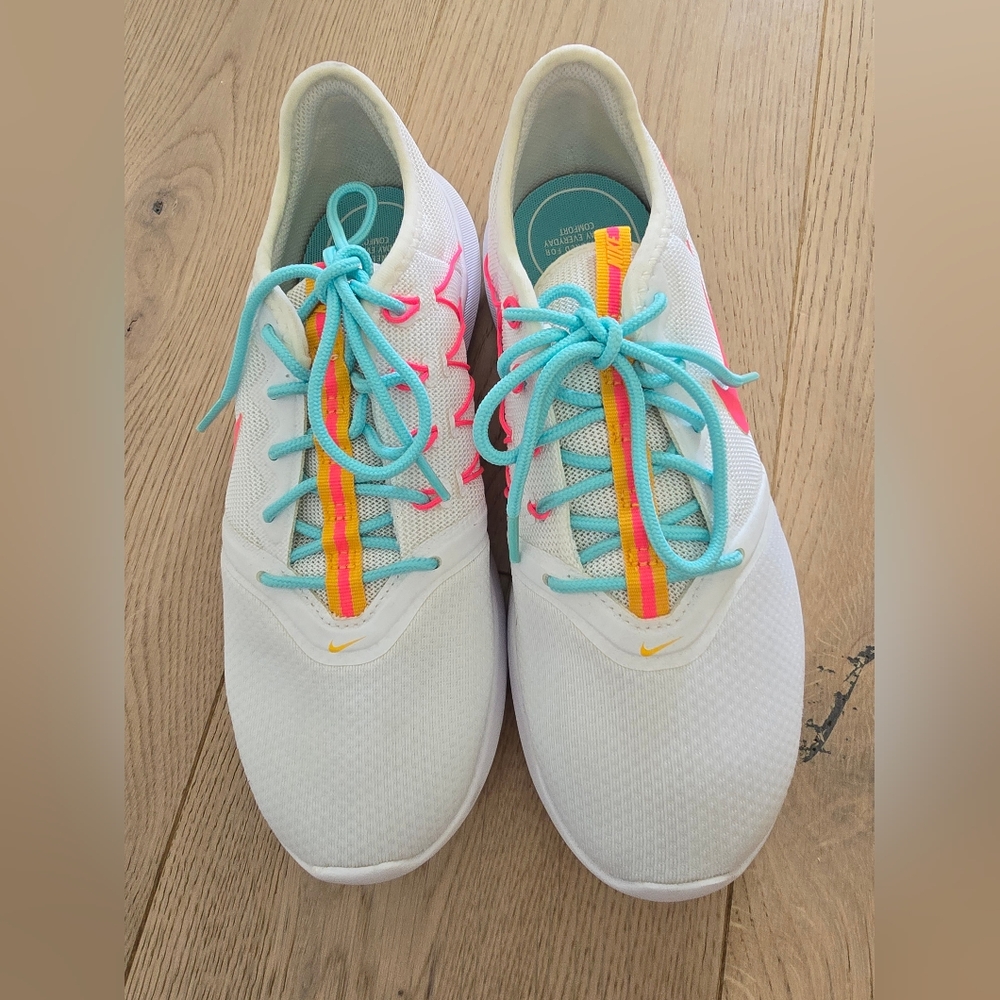 New Women's Nike Viale VTR Running Shoes size 7